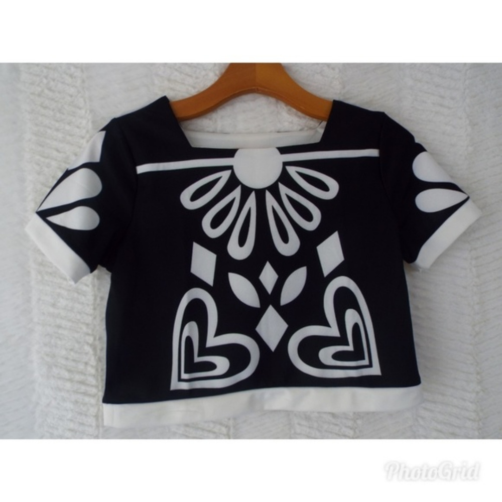 Get Laud Crop Top NWT
